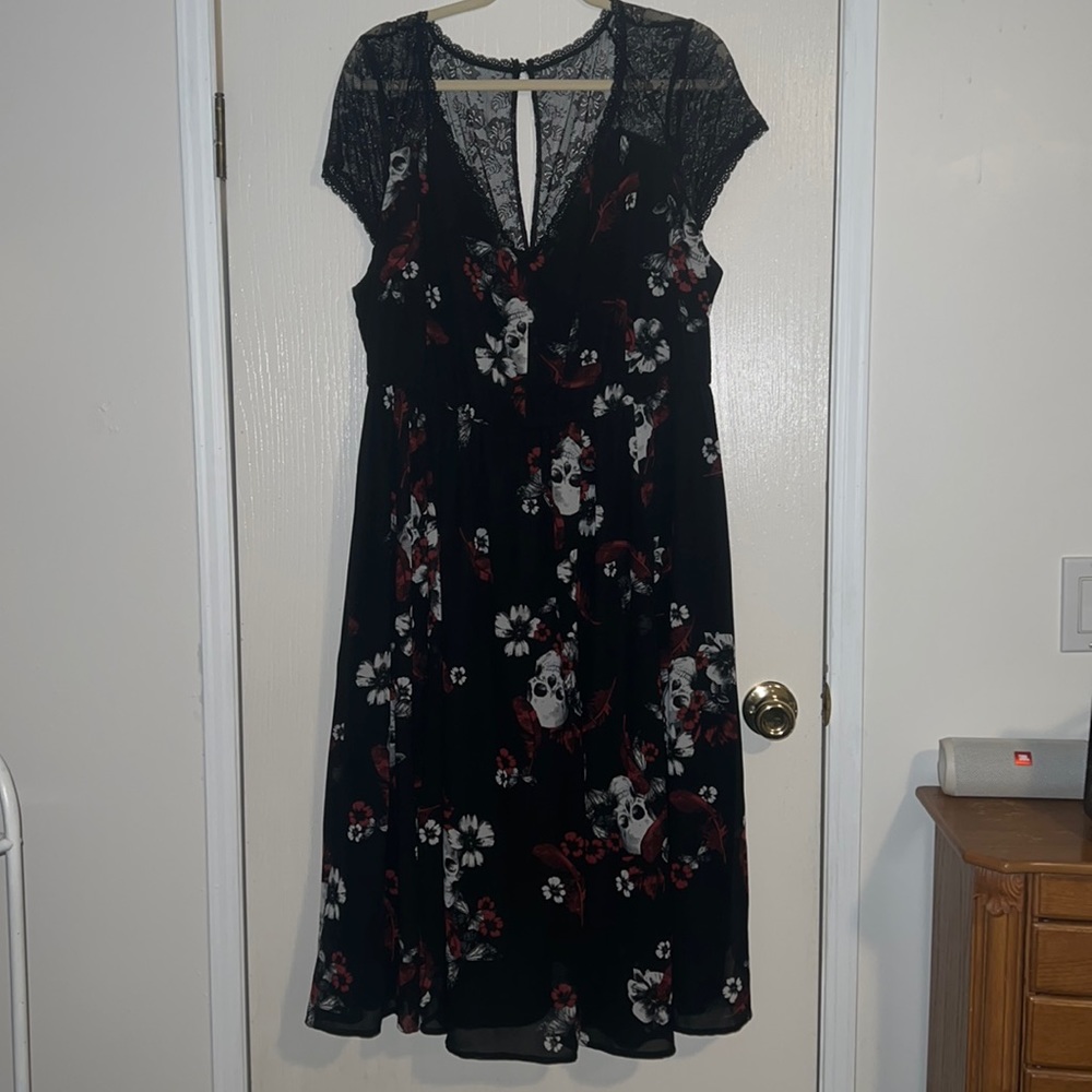 🖤 TORRID 💀🌹🖤Laced shortsleeved chiffon skirt midi dress